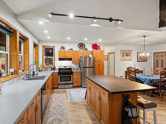 5th image of 1720 River Rd