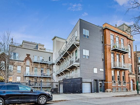 3rd image of 2411 W Walton St APT 1D