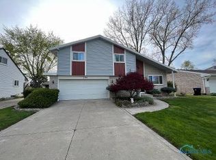 294 Wakefield Pl, Oregon, OH 43616