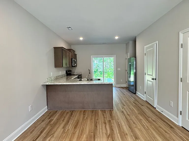 100 Loren Rd — Photo 3