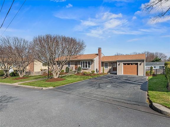 2nd image of 14 Leawood Dr