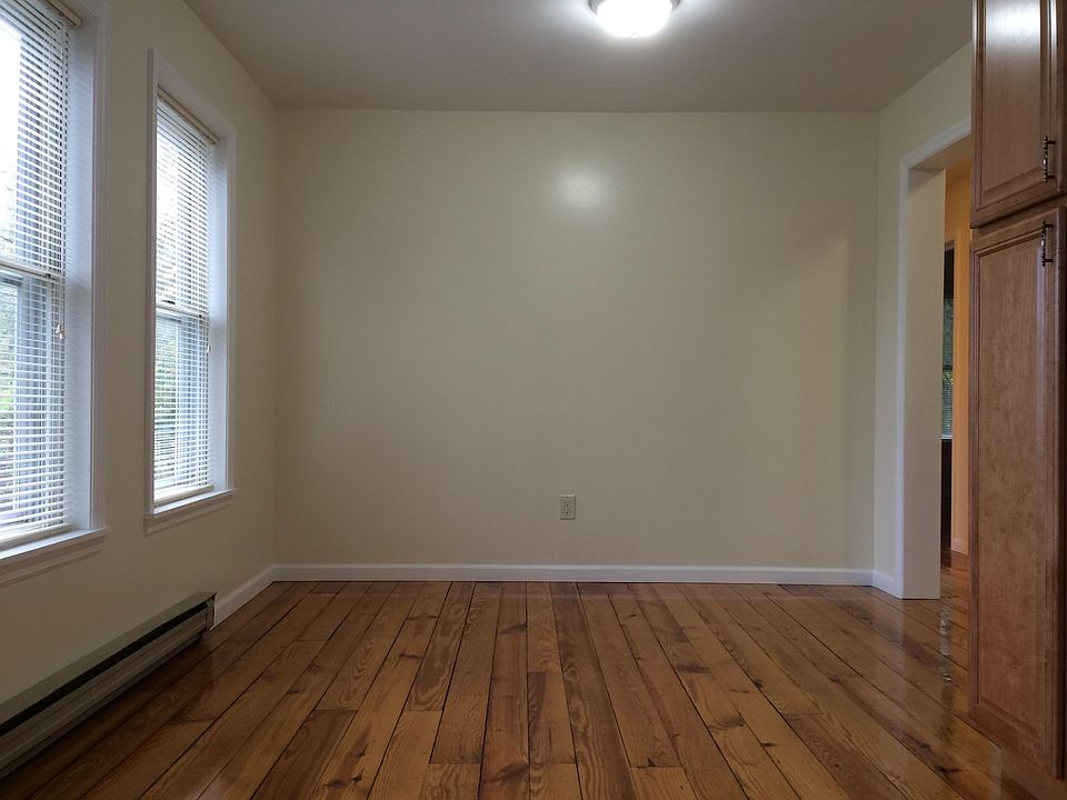 Eating area in kitchen.