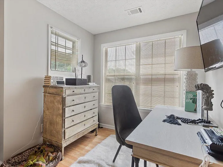1130 Winthrope Chase Dr — Photo 15