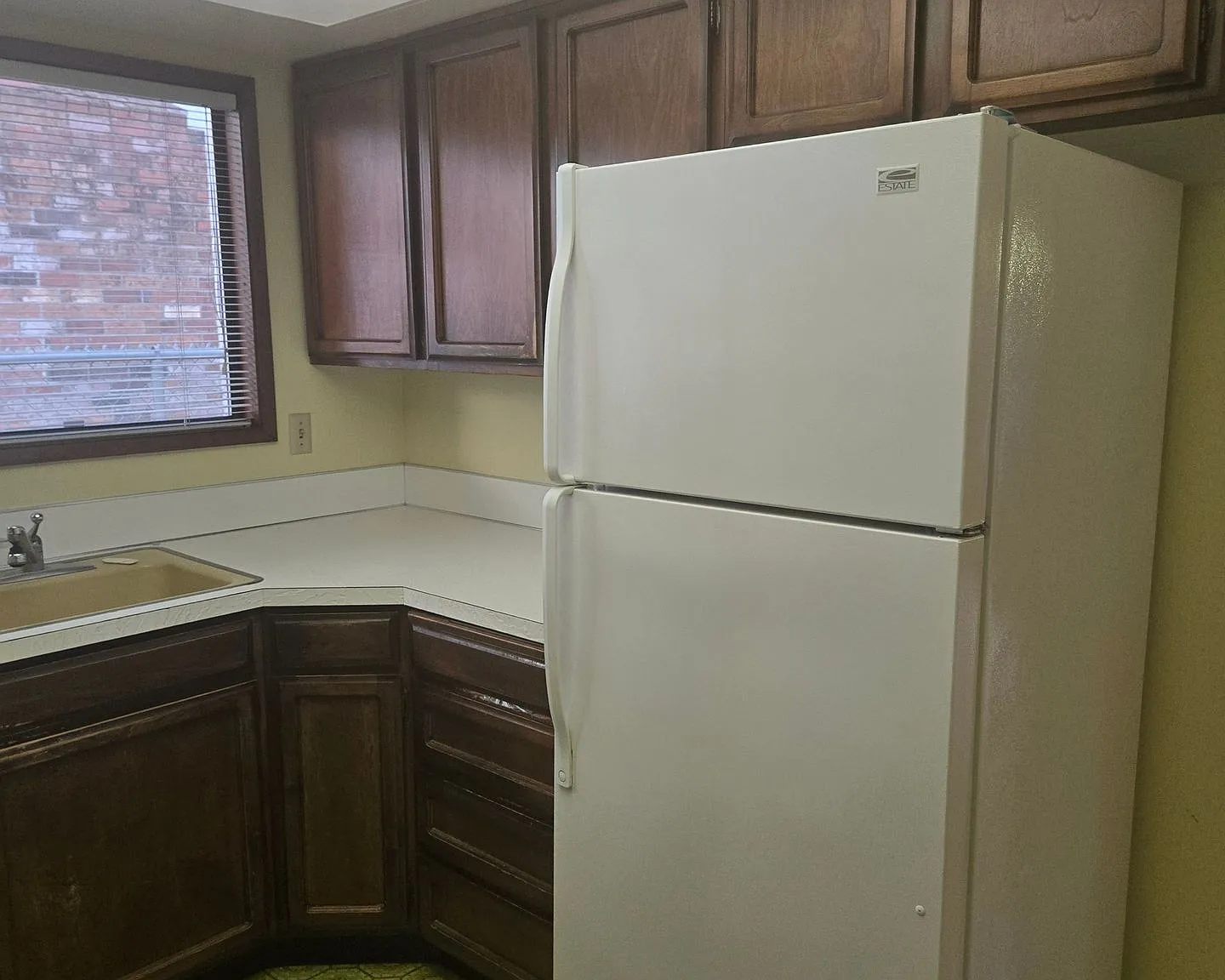 Centrally located 2 BR, 2 BA Duplex Unit with 1-car garage — Photo 4