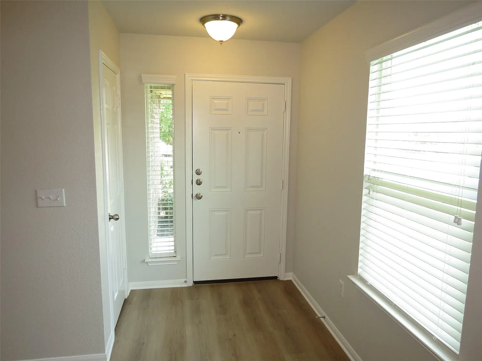 3 bed, 2.0 bath, 1338 sqft, $1,800 — Photo 4