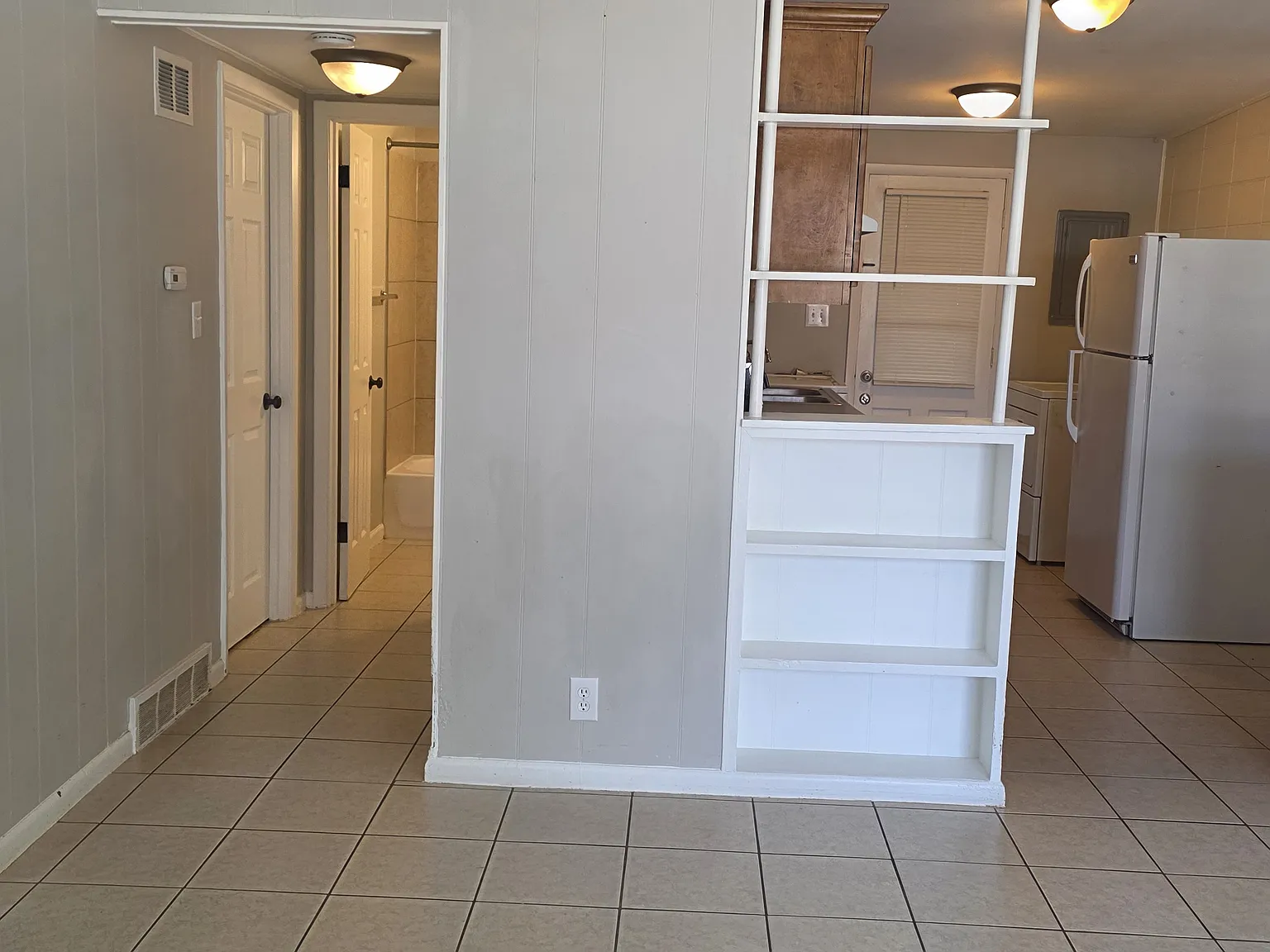 2 bed, 900 sqft, $1,100 — Photo 2