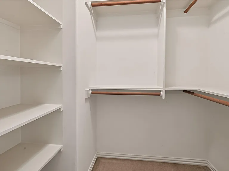 2210 Bywater Dr — Photo 37