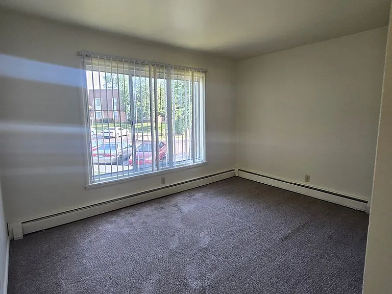 Mulford Park Apartments — Photo 5