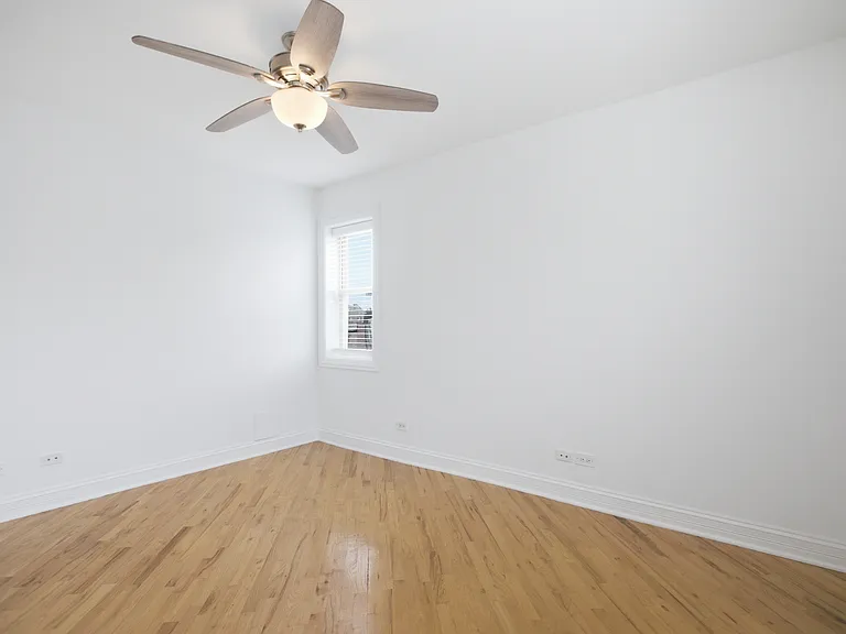 2619 N Harding Ave #3 — Photo 7