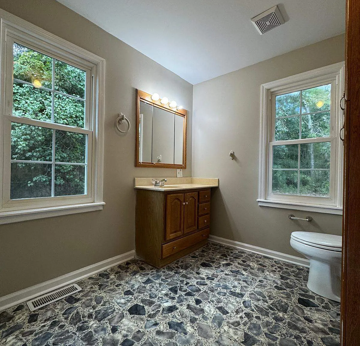 3 bed, 1449 sqft, $1,550 — Photo 3