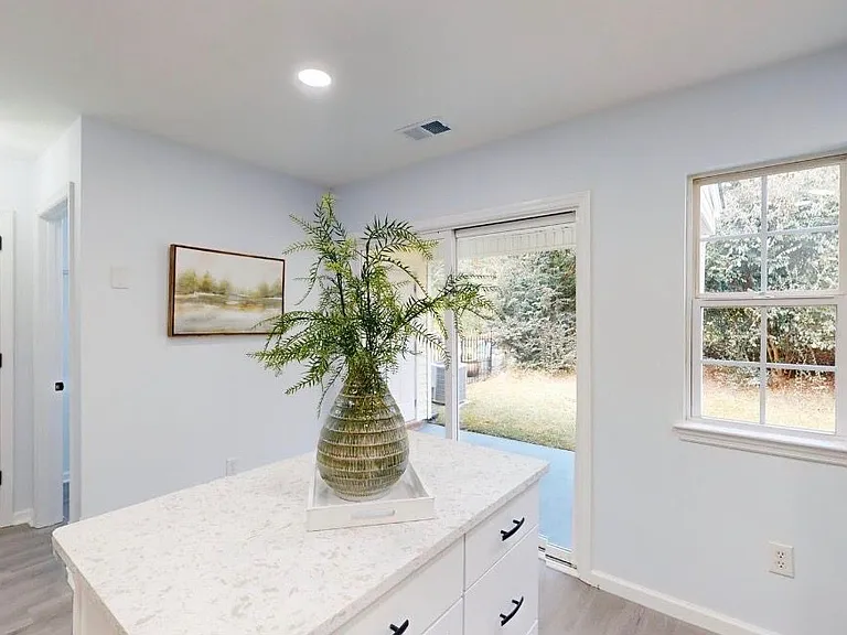 536 Candida Dr — Photo 5