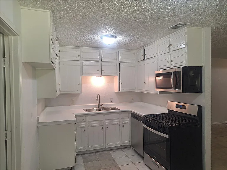 6005 Barry Dr — Photo 23