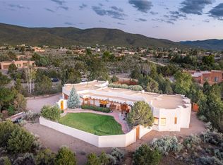 1422 Phillips Rd, Taos, NM 87571