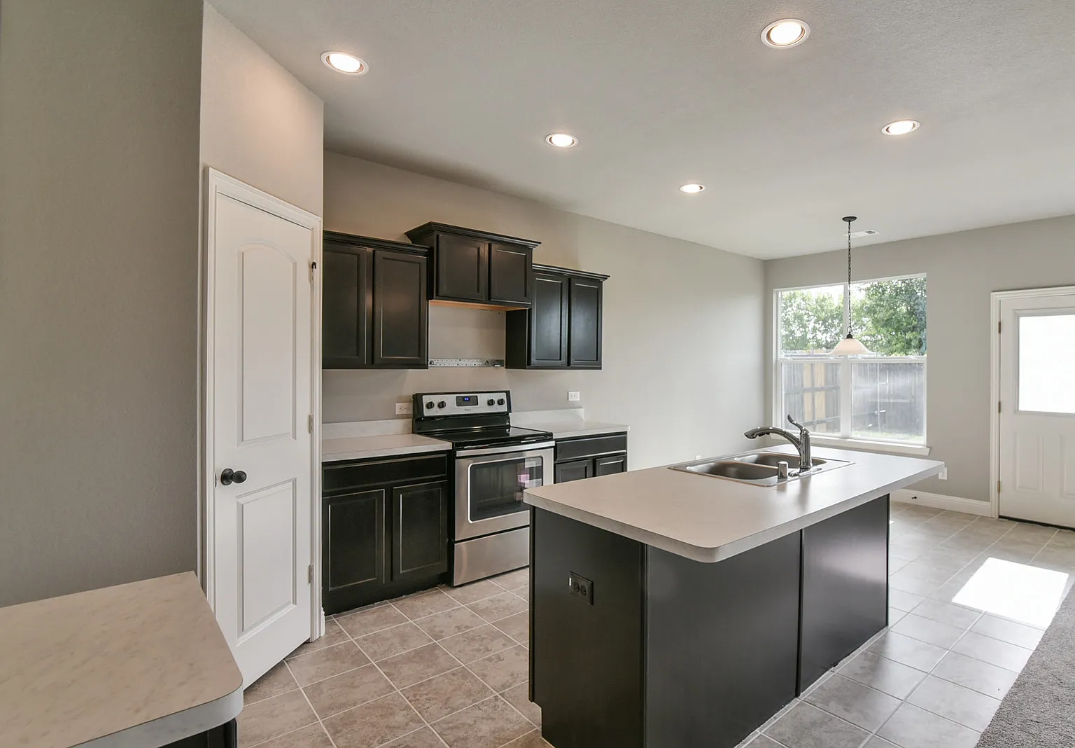 3 bed, 1522 sqft, $1,995 — Photo 2