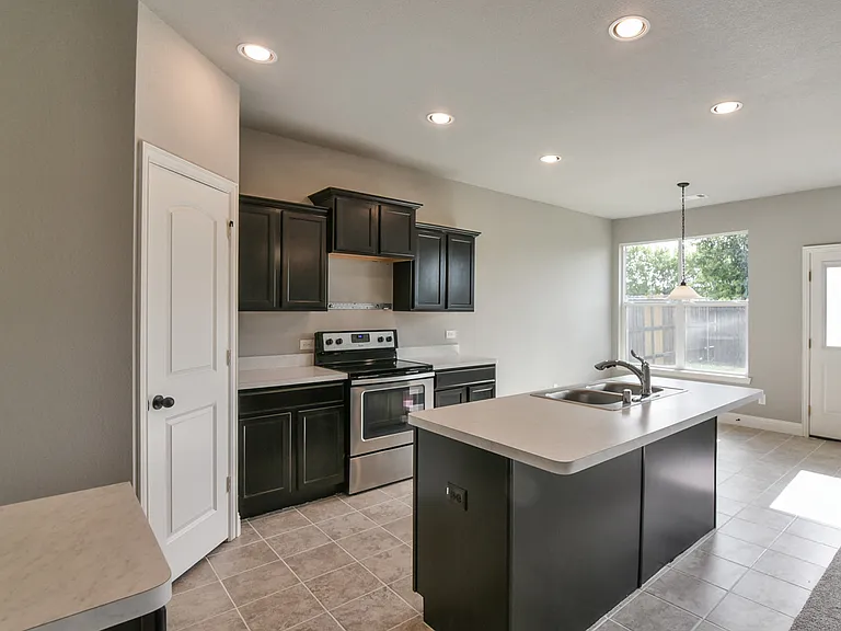 6404 Bay Lake Dr — Photo 2