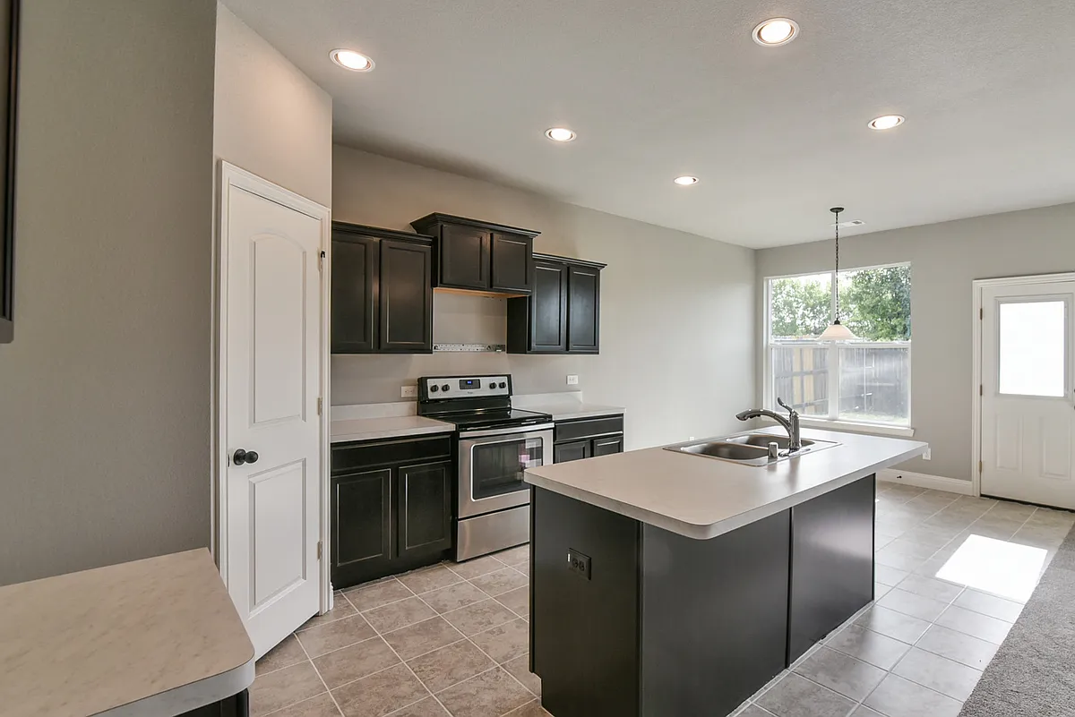 Building Photo - 6404 Bay Lake Dr