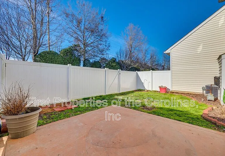 618 Bayou Cir — Photo 29