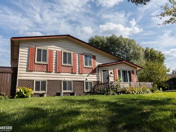 49234 Michelle Ann Dr, Chesterfield, MI 48051