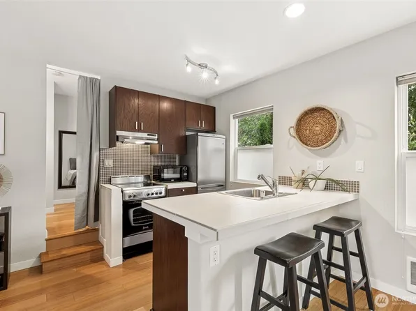 6547 42nd Avenue SW #205, Seattle, WA 98136