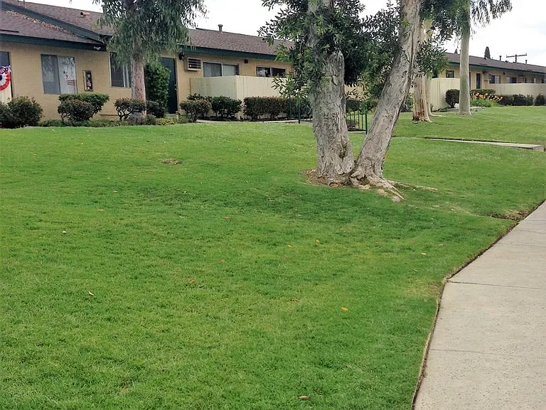 WOODCREST APARTMENTS — Photo 35