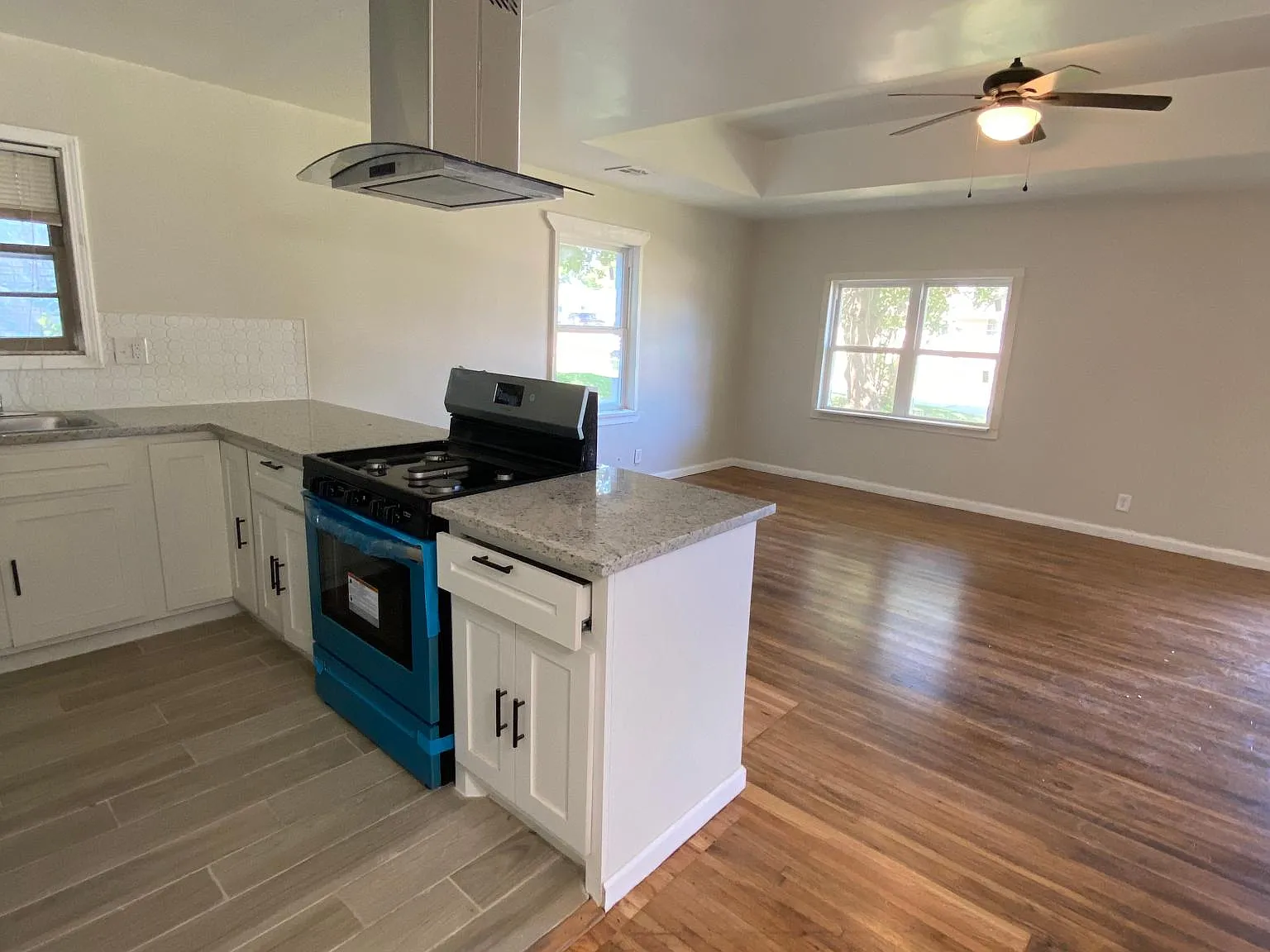 730 S Lakewood Ave — Photo 4