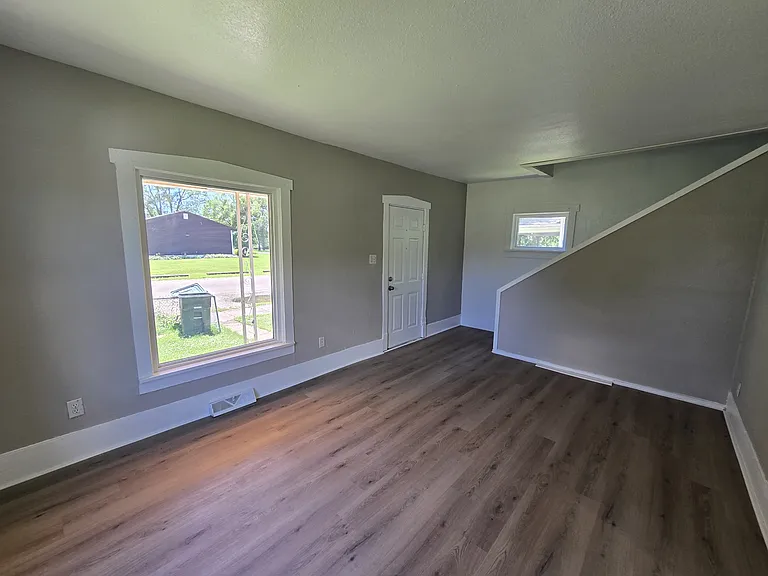 707 Webster St — Photo 4
