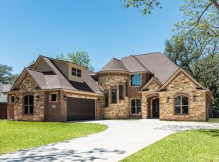 901 Heritage Oaks Dr, Angleton, TX 77515
