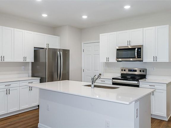 2nd image of 3746 King Hill Dr