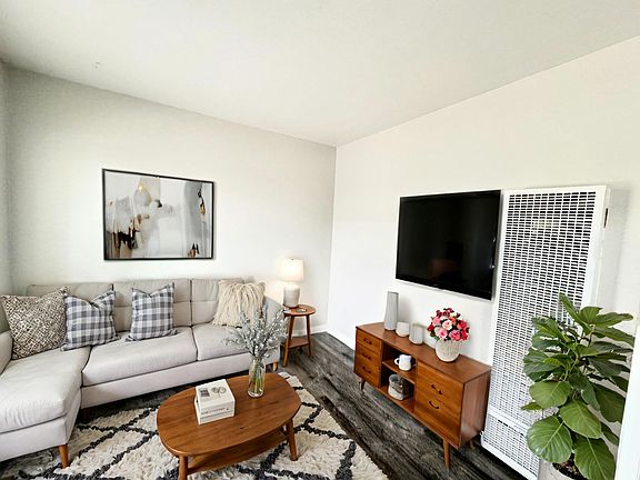 3rd image of 2918-2920 W Bijou St #2916-B