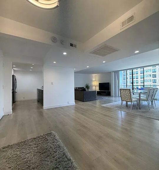 10535 Wilshire Blvd #1014 — Photo 2
