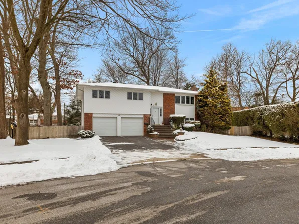 10 Lenore Street, Syosset, NY 11791