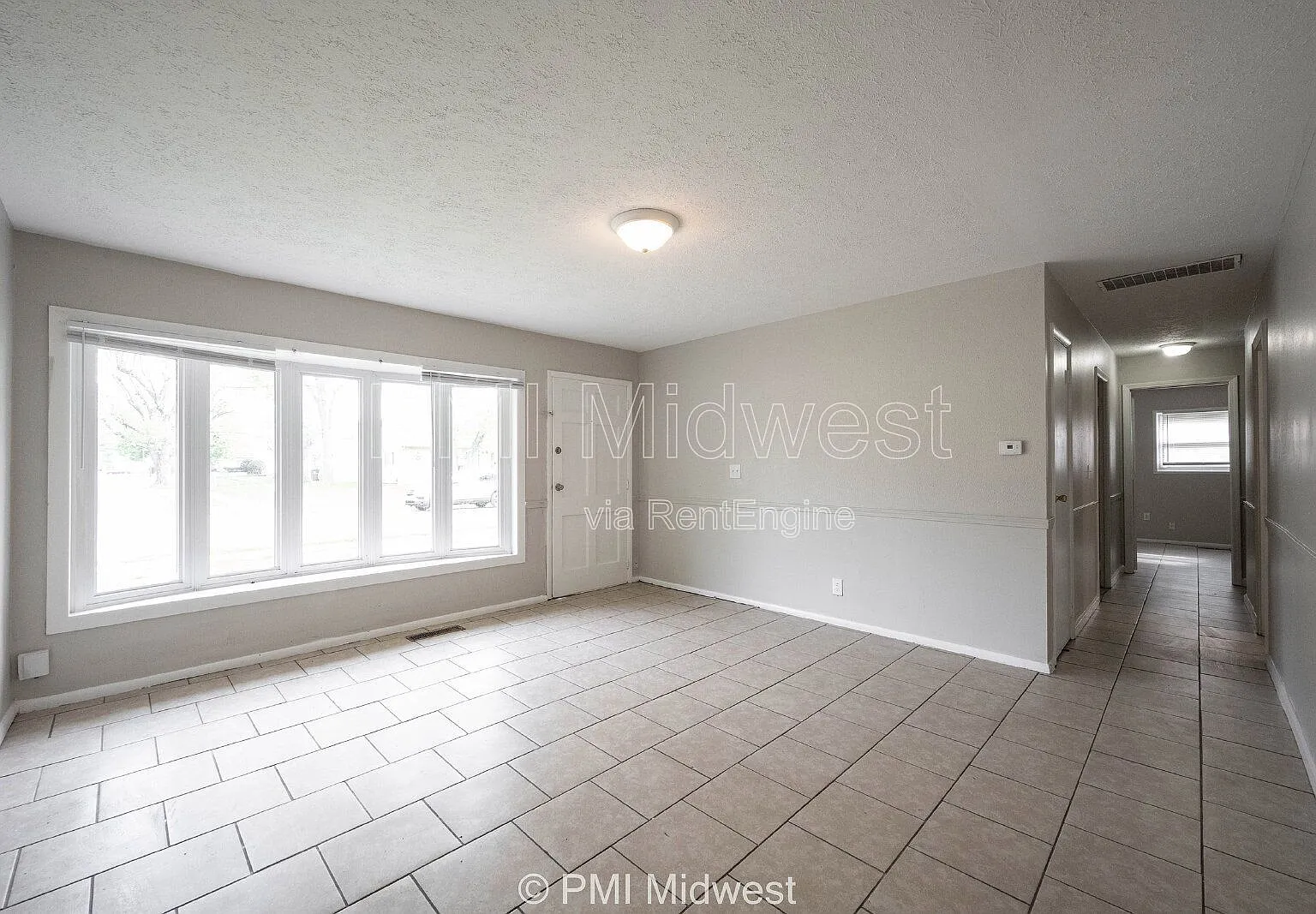 3 bed, 1.0 bath, 1479 sqft, $1,549 — Photo 3