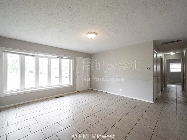5925 Sunwood Dr — Photo 3