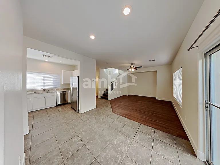 921 Shades End Ave — Photo 5