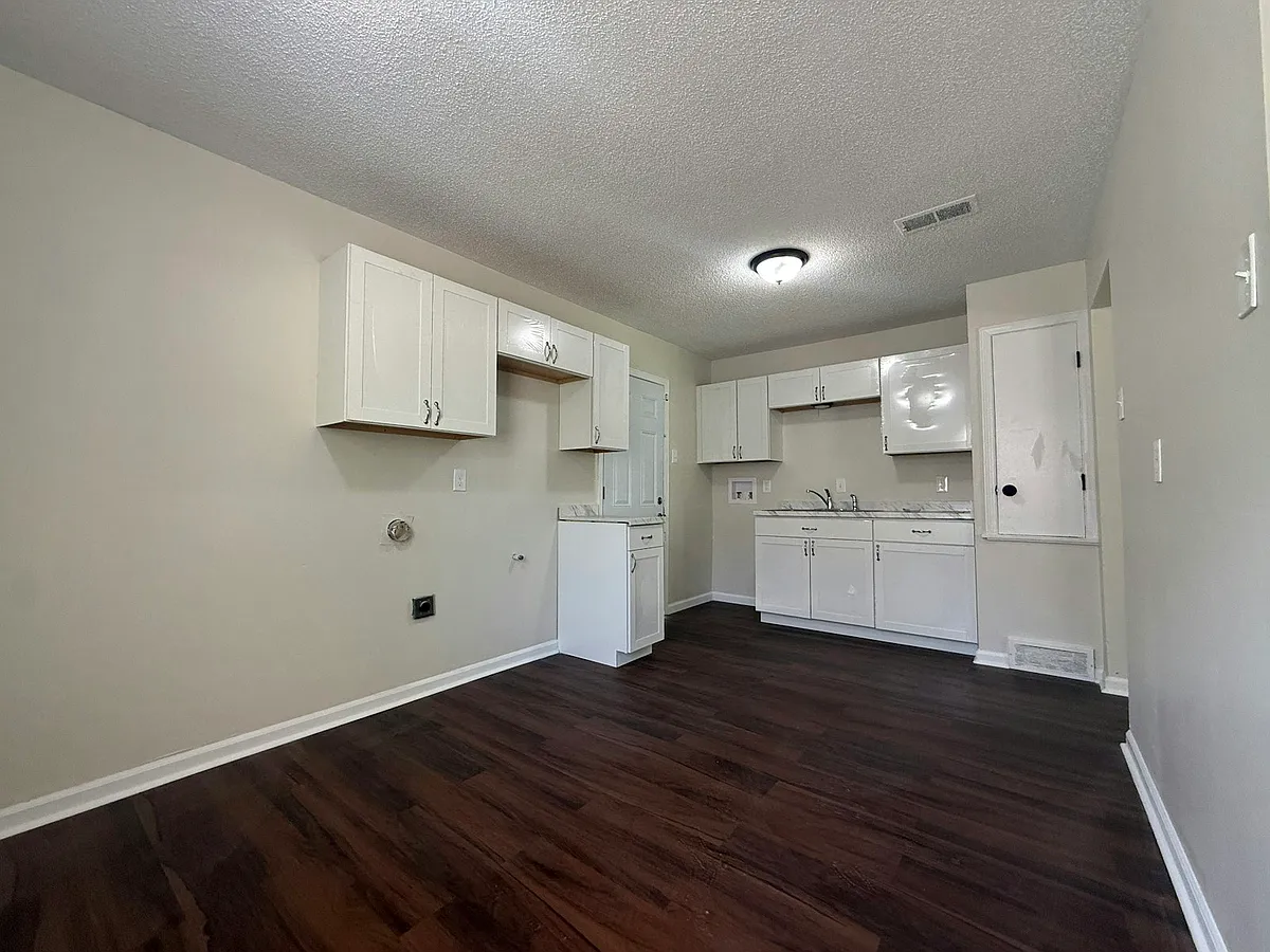 New Kitchen - 933 Leacrest Ave