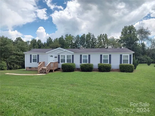 204 Woodfield Dr, Taylorsville, NC 28681