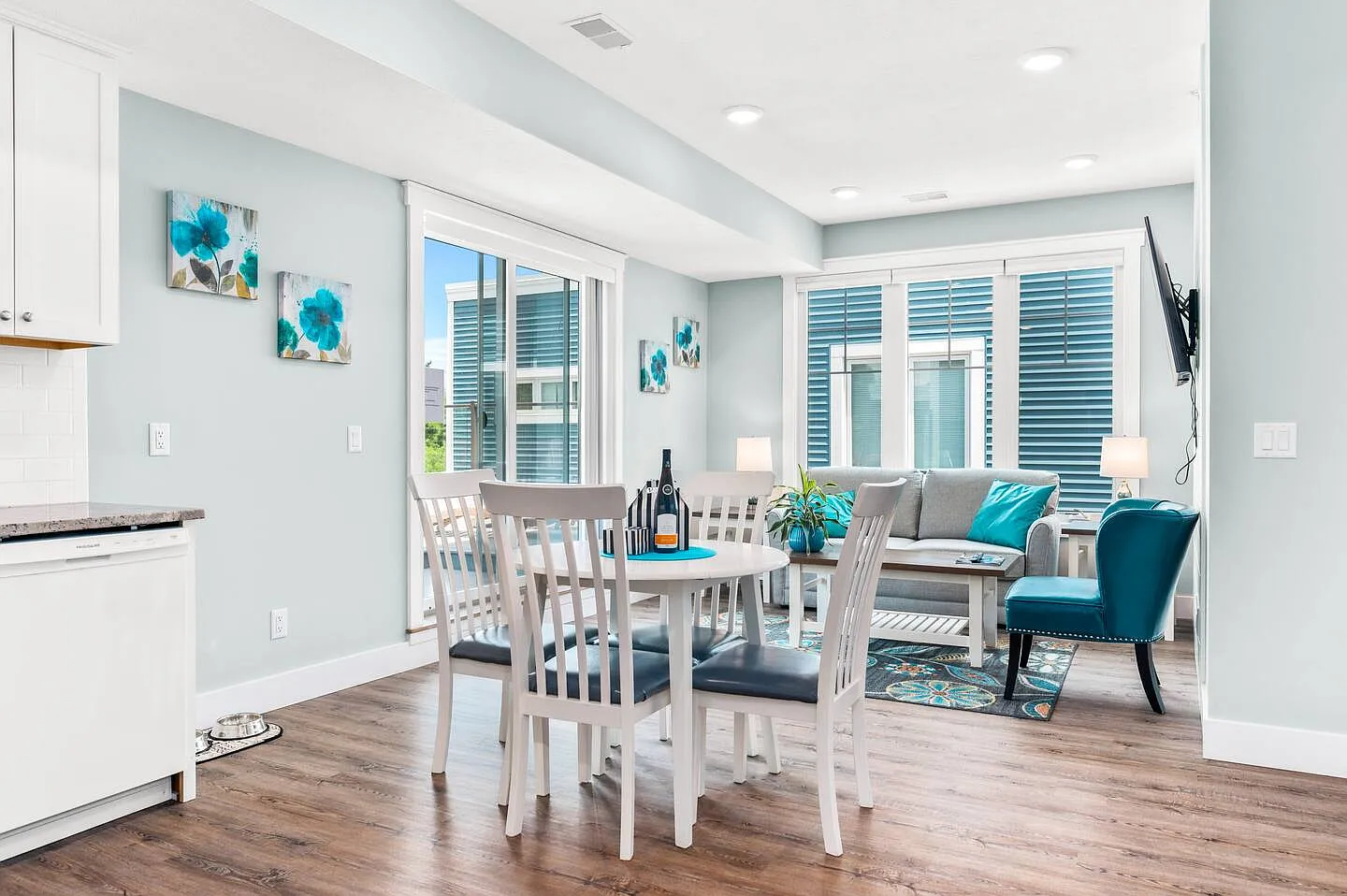 2 bed, 753 sqft, $2,300 — Photo 3