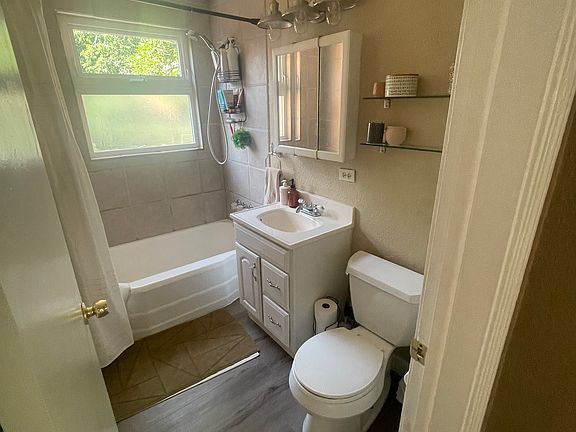 3rd image of 2915 W 34th Ave