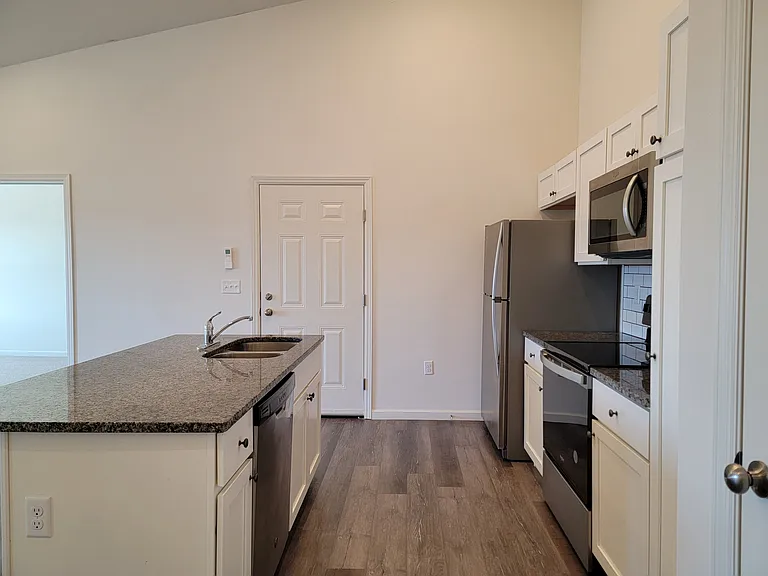 4520 Commerce St #304 — Photo 4