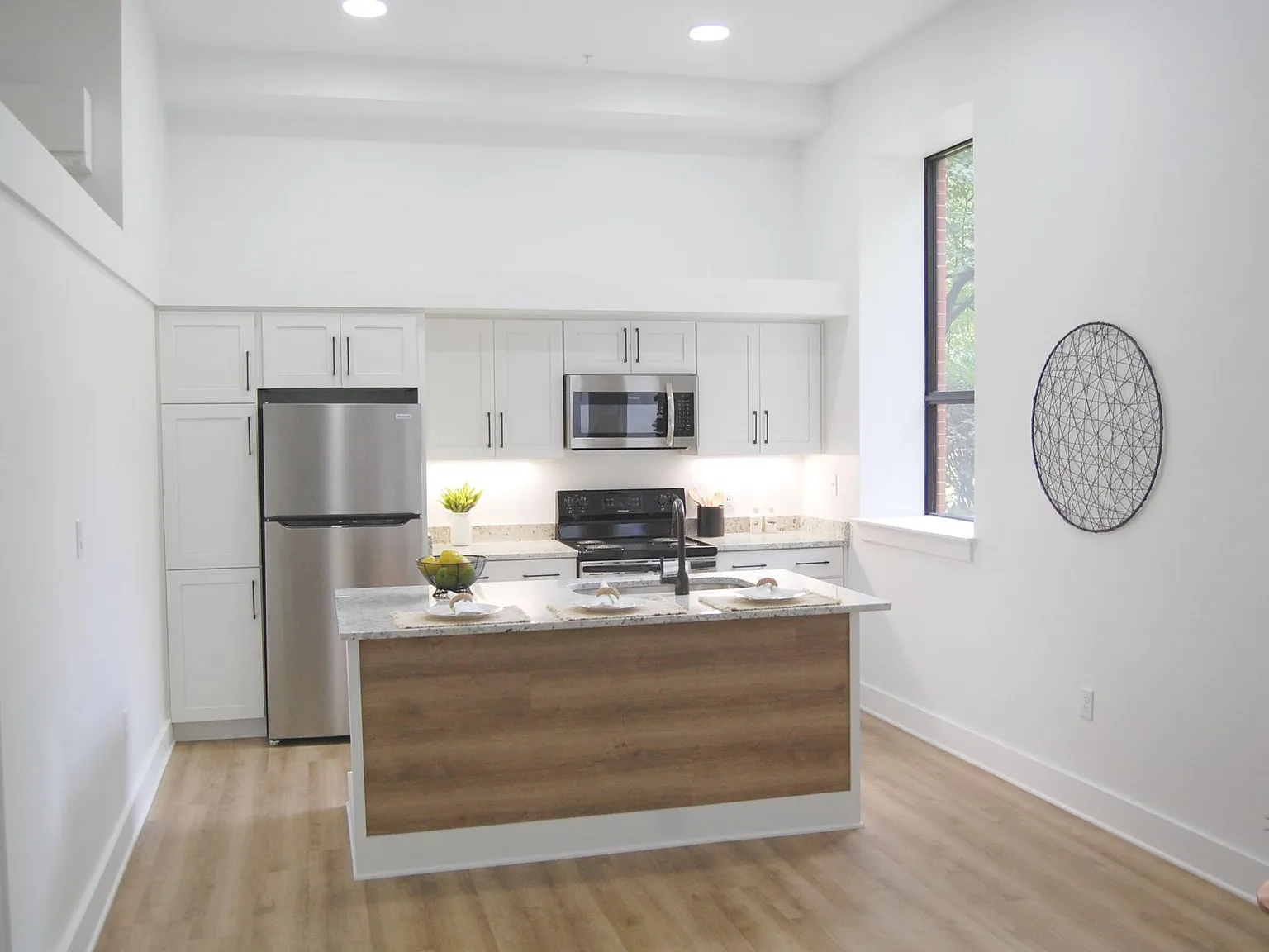 1 bed, 615 sqft, $1,728 — Photo 4
