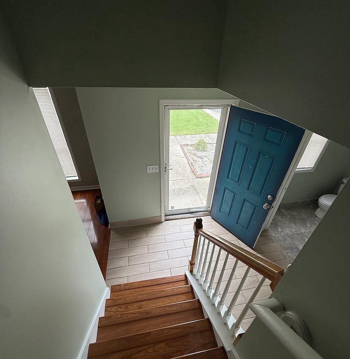 4 bed, 2.5 bath, 2723 sqft, $2,295 — Photo 3