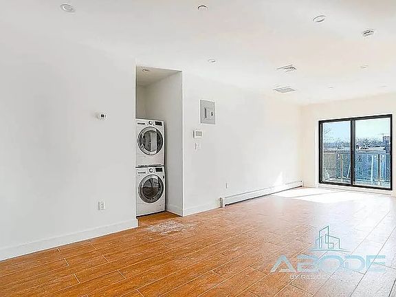 4th image of 1223 Putnam Ave #2D