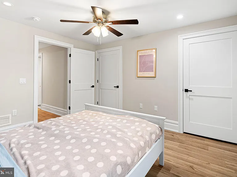 2525 Brown St — Photo 28