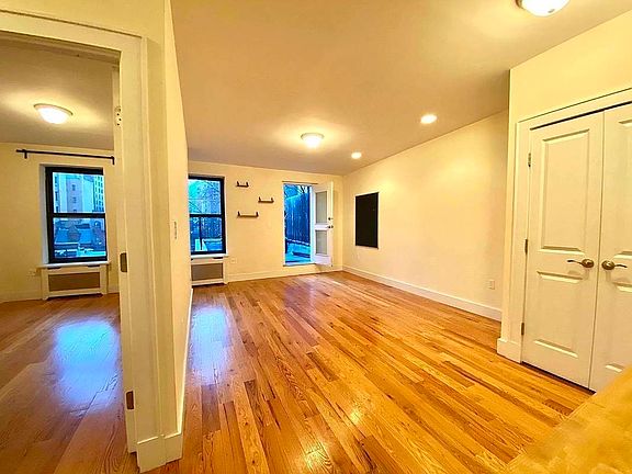 4th image of 318 W 105th St #5A4