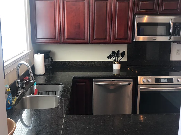 323 Morgan St #FURNISHED — Photo 13