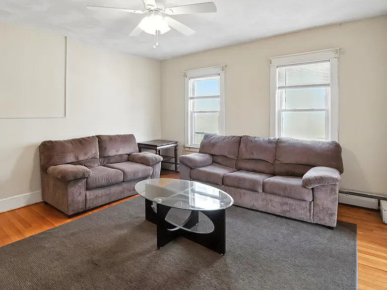 209 Main St #4 — Photo 8