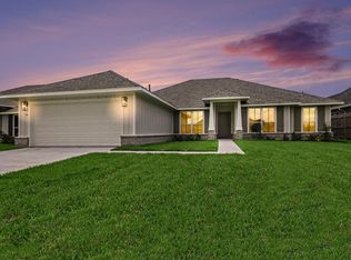 720 Greystone Ln, Angleton, TX 77515
