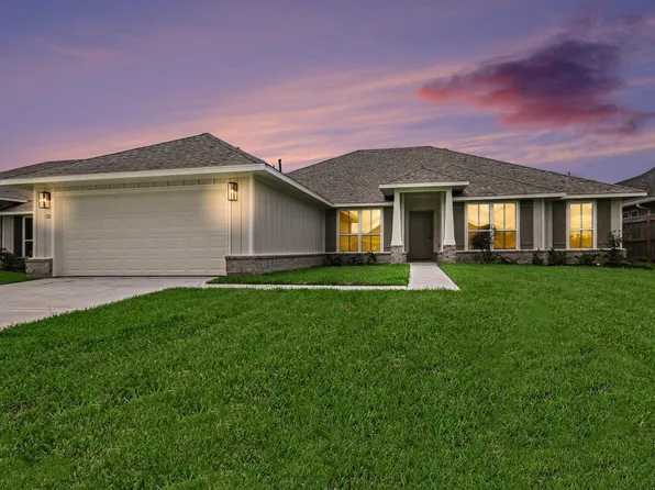 720 Greystone Ln, Angleton, TX 77515