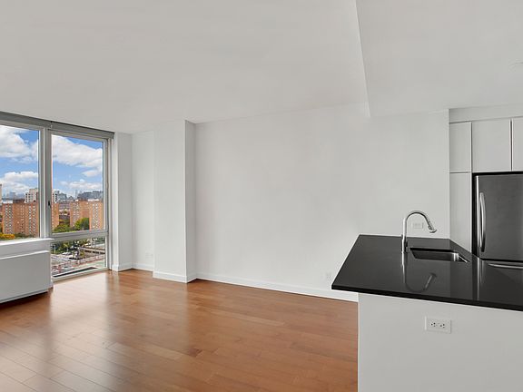 3rd image of 80 Dekalb Ave #22C