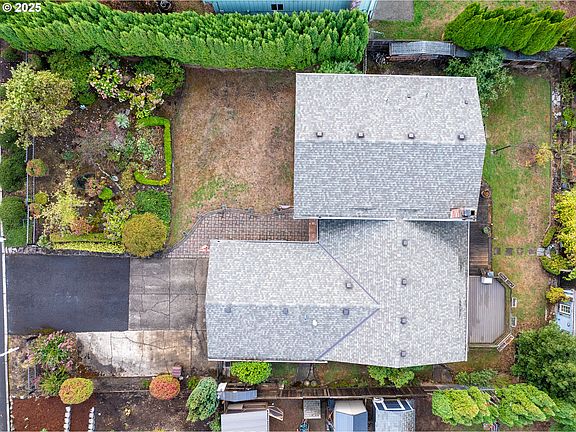 4th image of 7693 SE Strawberry Ln
